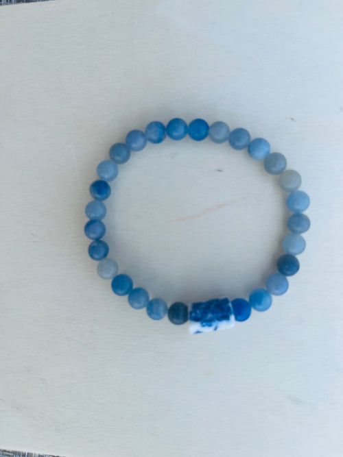 Bracelet aventurine bleu avec bille en porcelaine peinte à la main.