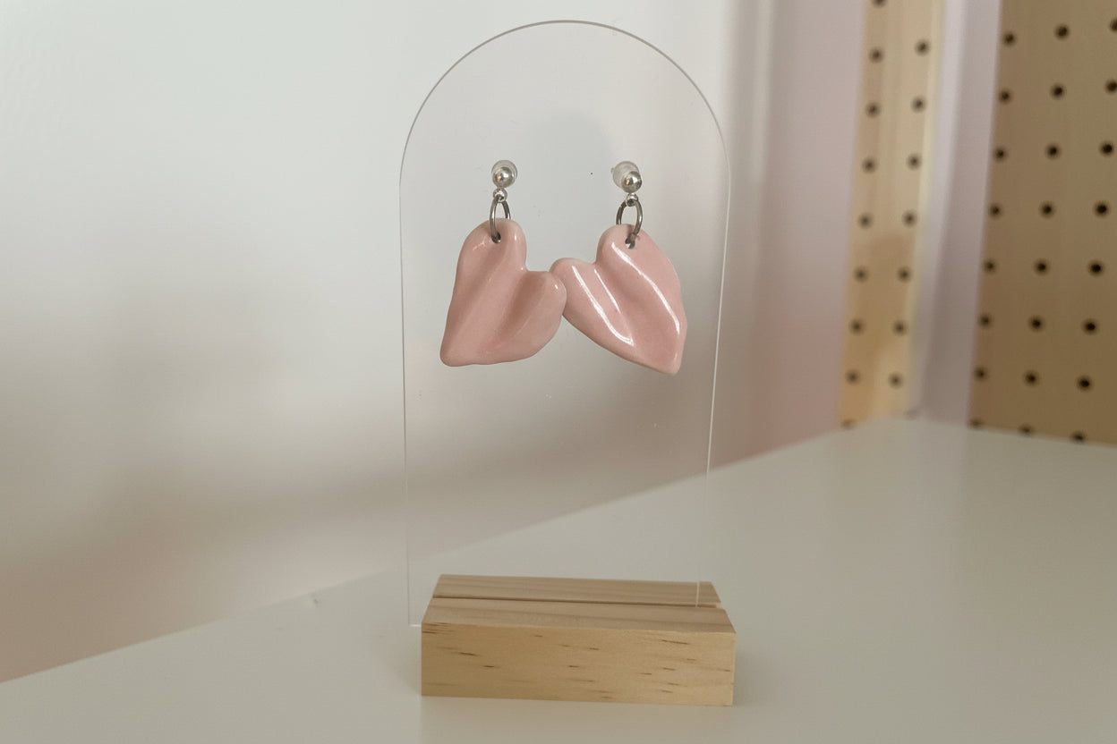 Cœur drapé léger en porcelaine rose blush.