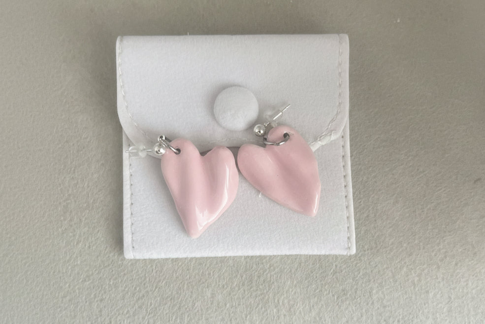 Cœur drapé léger en porcelaine rose blush.