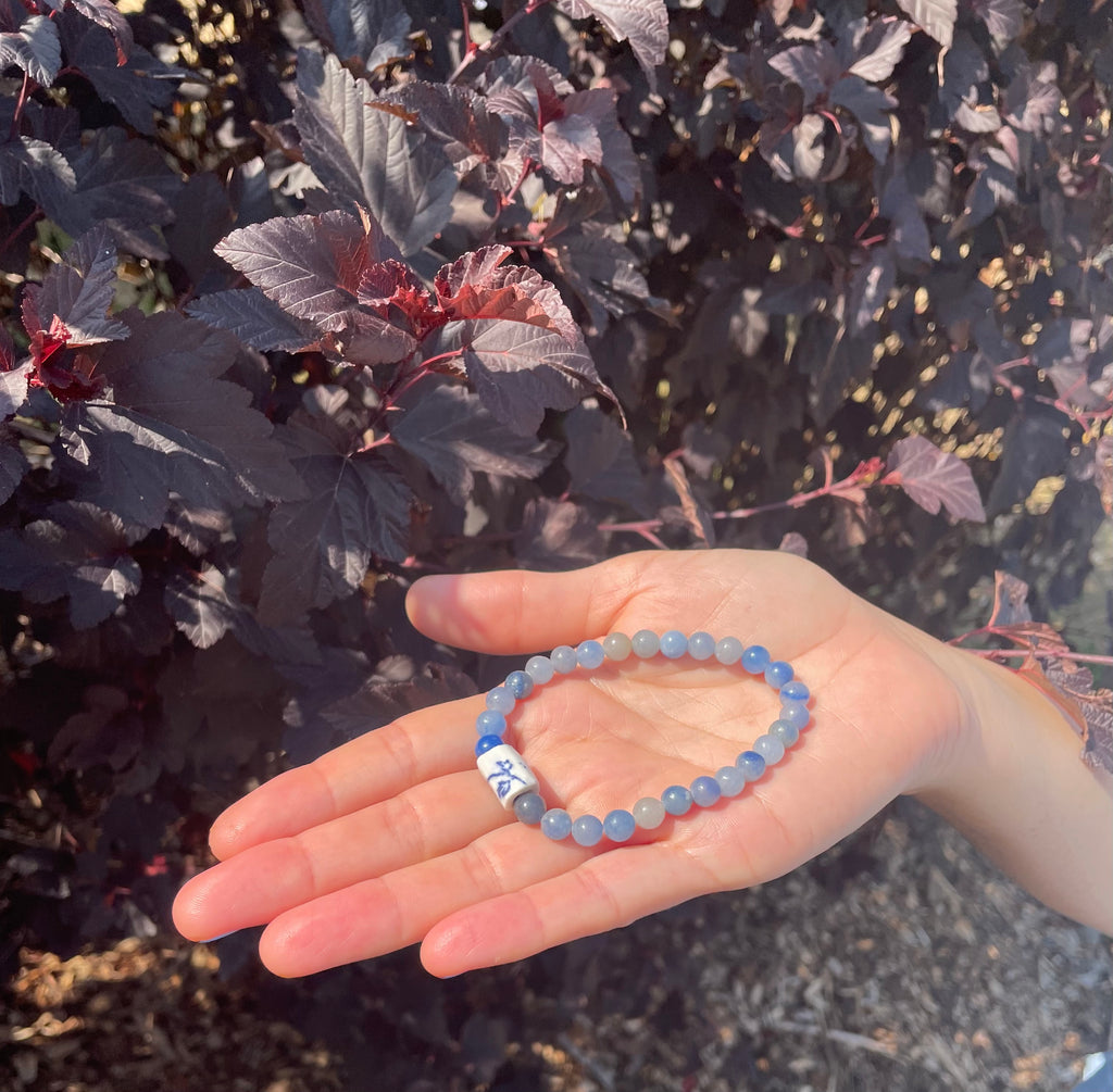 Sky blue bracelet in semi-precious stone