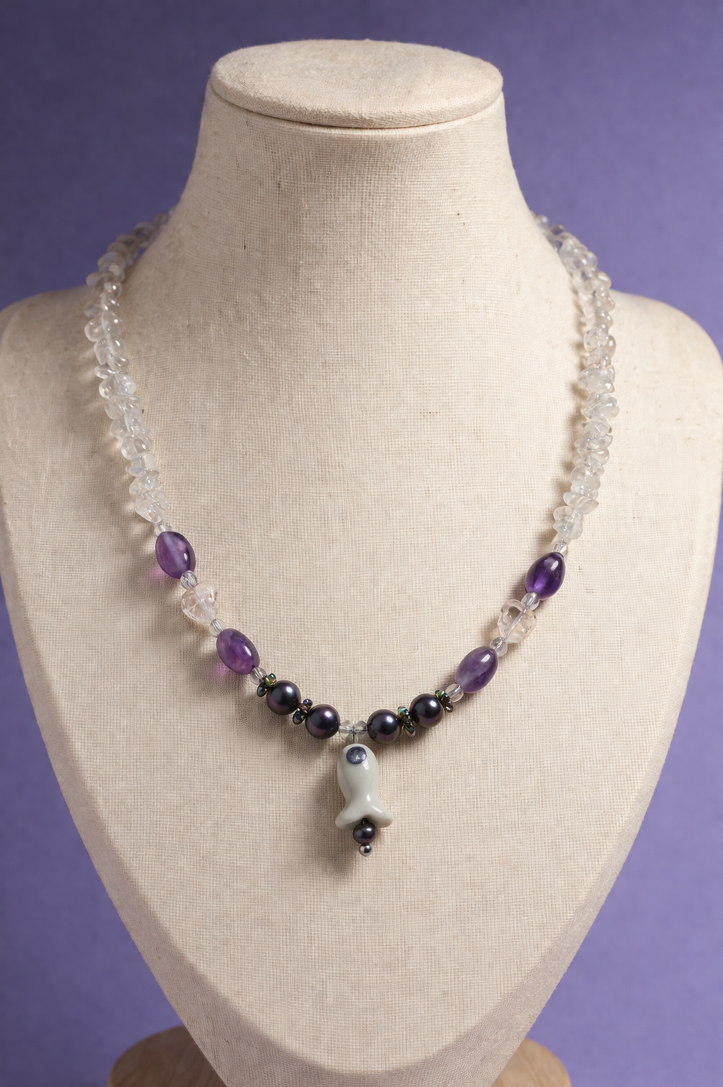 Collier Amethyste, quartz et pendentif en porcelaine