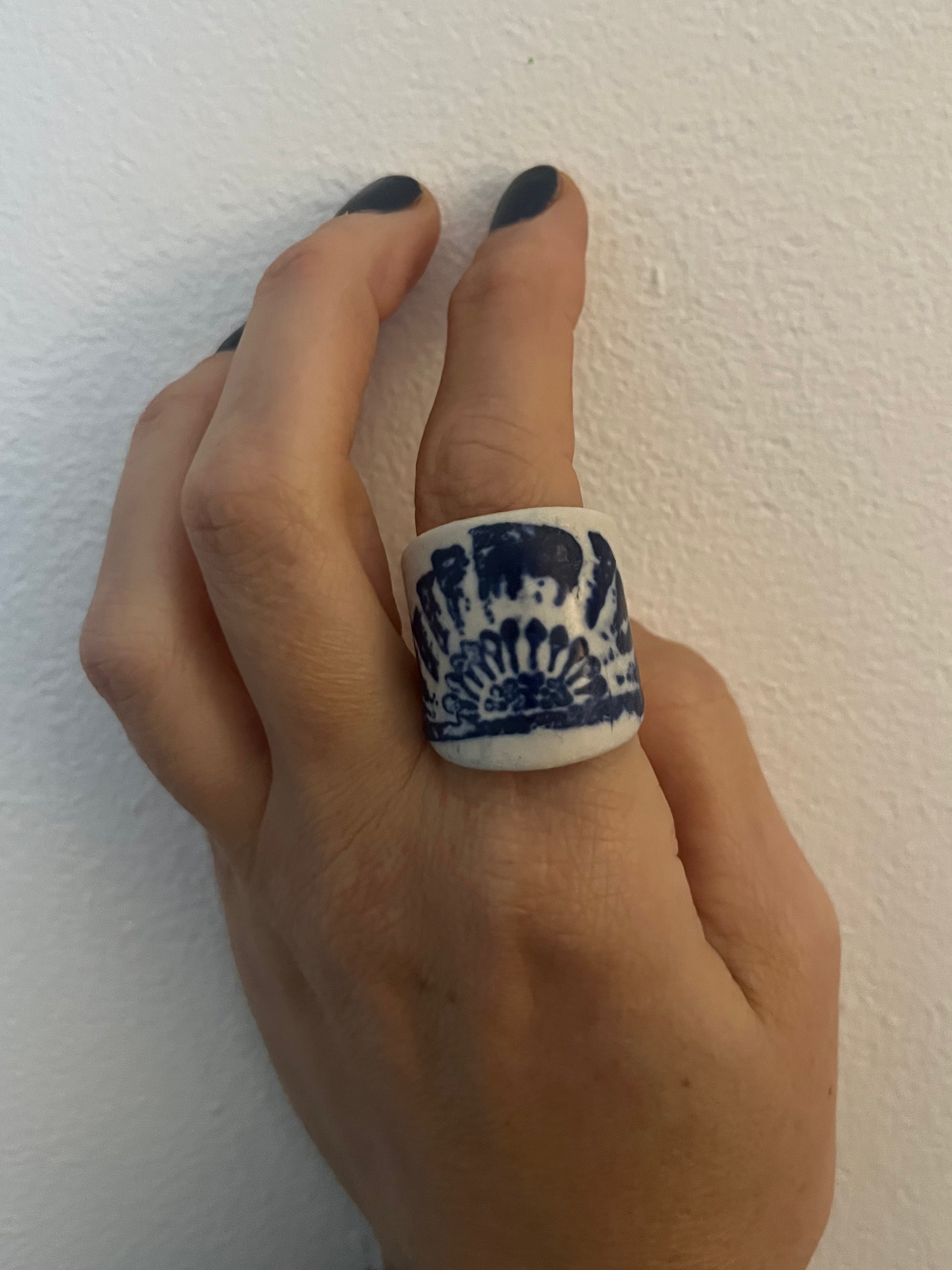 Bague en porcelaine dentelle bleu