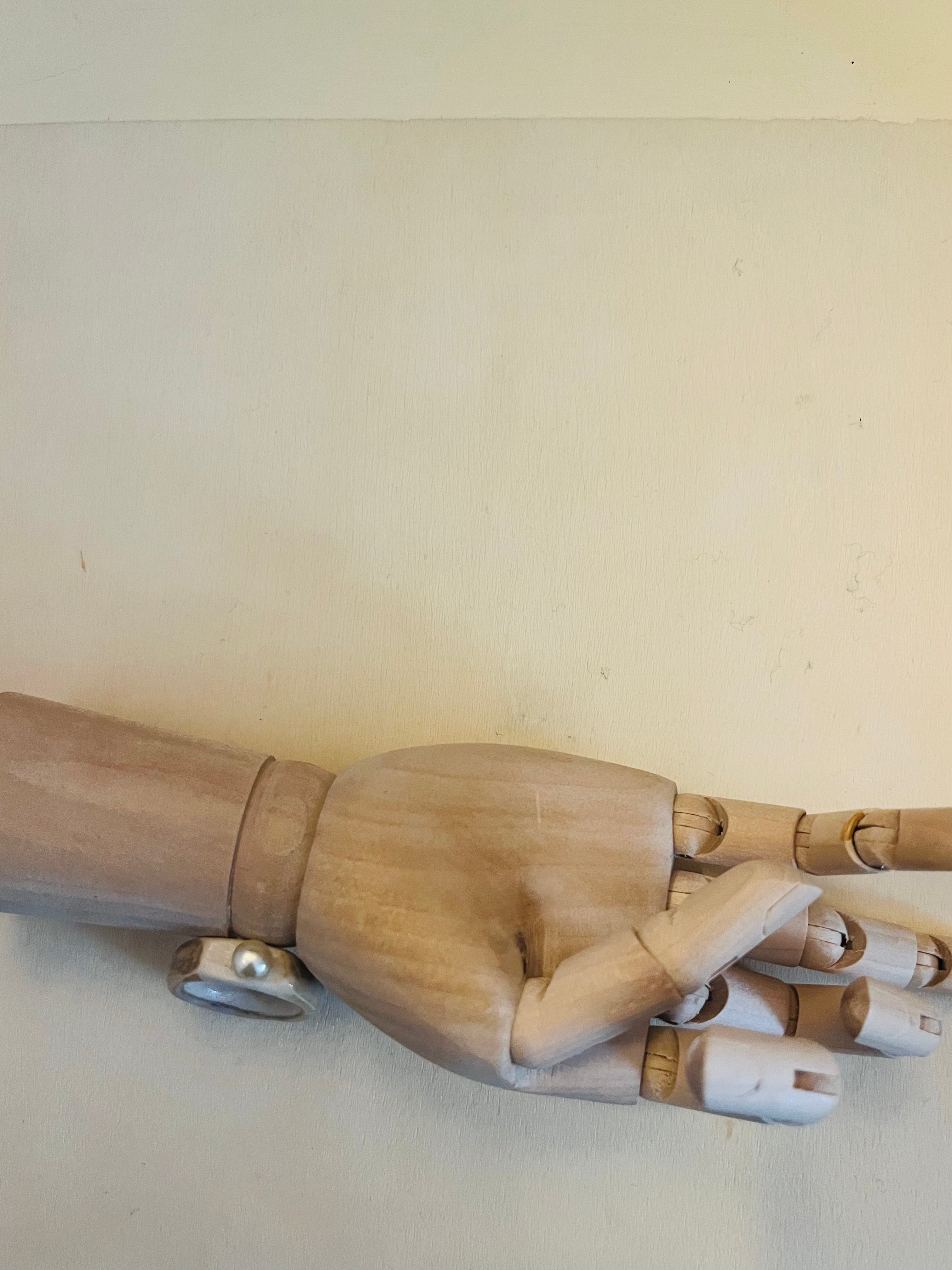 Bague en porcelaine rose pastel avec perle en verre blanche.