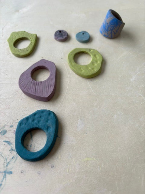 Bagues en porcelaine en cours de création - atelier