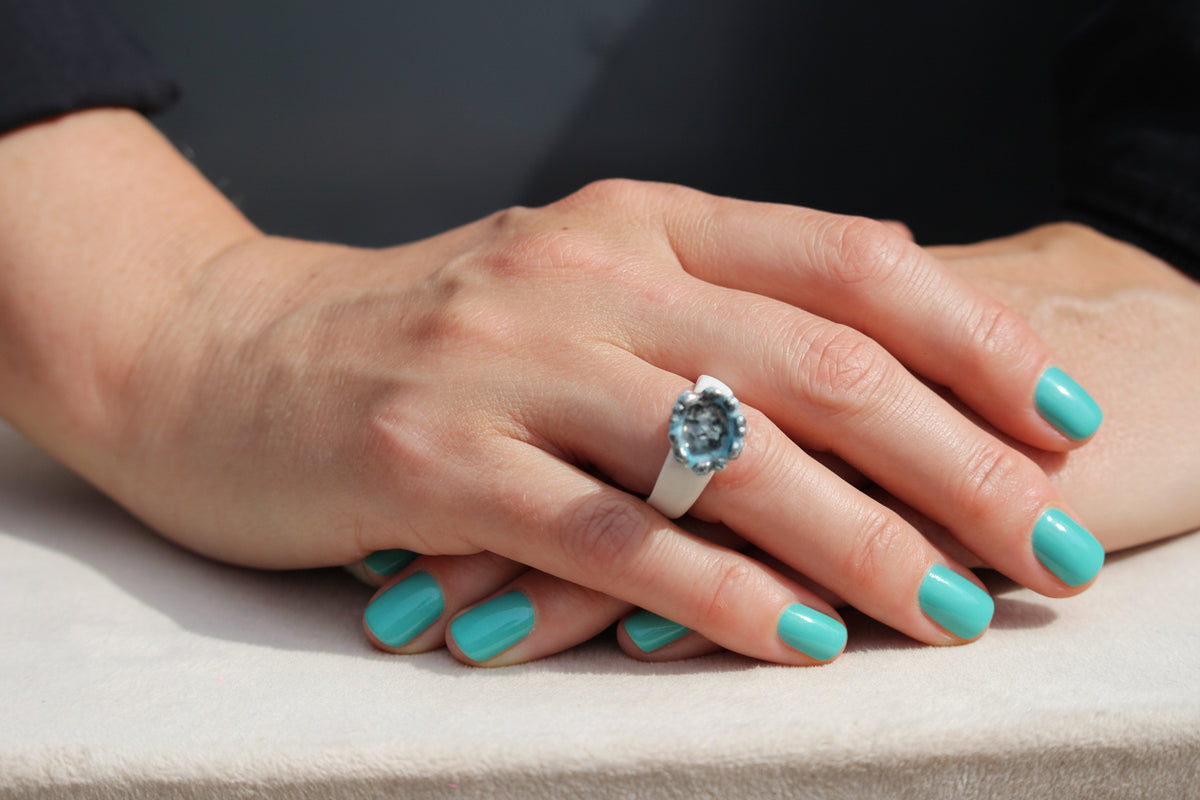 Bague à fleur turquoise irrégulière